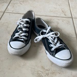 Converse tennis shoes